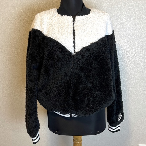 Nike Jackets & Blazers - Nike bomber/teddy jacket, women’ size Medium